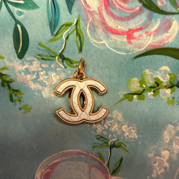 Chanel White & Gold Quilted CC Charm - Picture 3 of 7